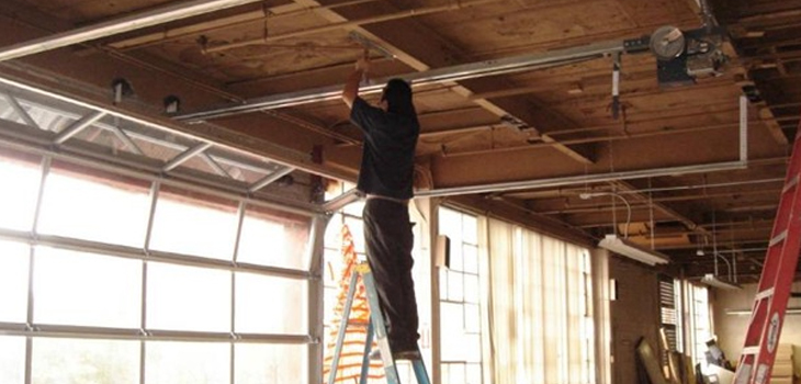 commercial garage door repair in North Hollywood